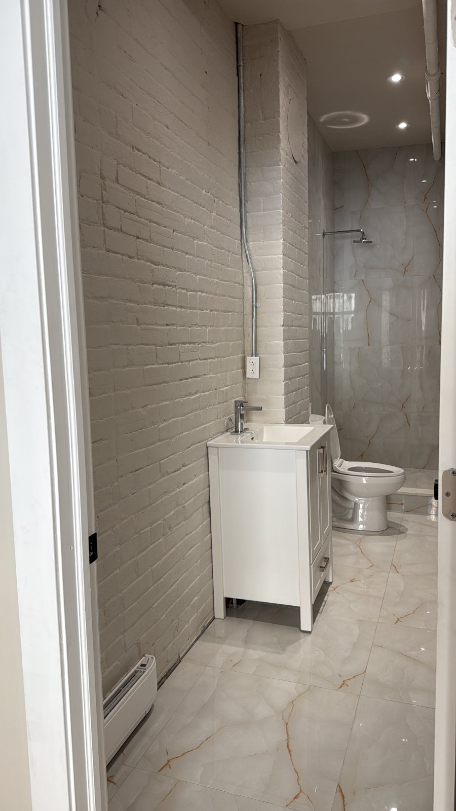 2 Bedroom Apartment for Rent - 112 Rue McGill, Montréal, QC 4