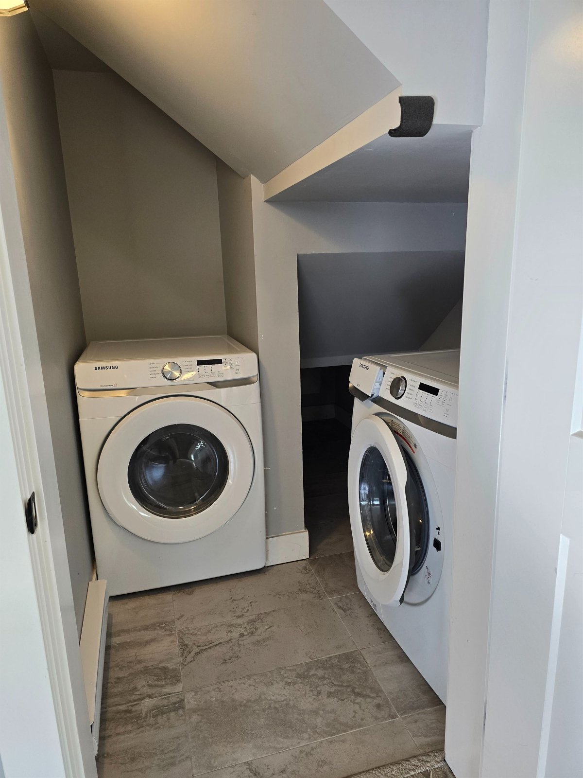 2 Bedroom Basement Suite for Rent - 20522 70 Ave, Langley Twp, BC 4