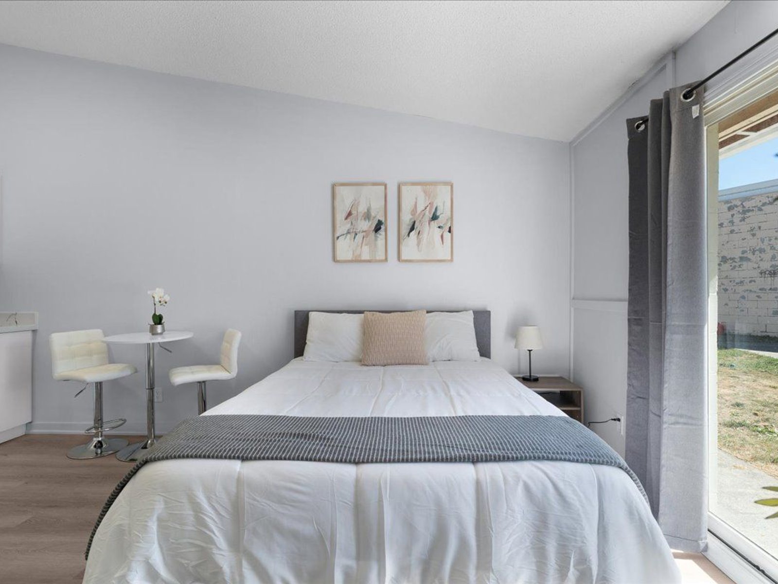 Studio Apartment for Rent - 10 Trenton Street, Trenton, ON