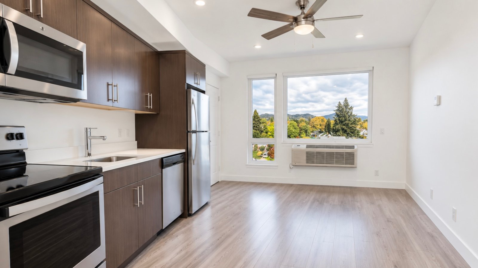 Studio Apartment for Rent - 925 Leon Avenue, Kelowna, BC 2