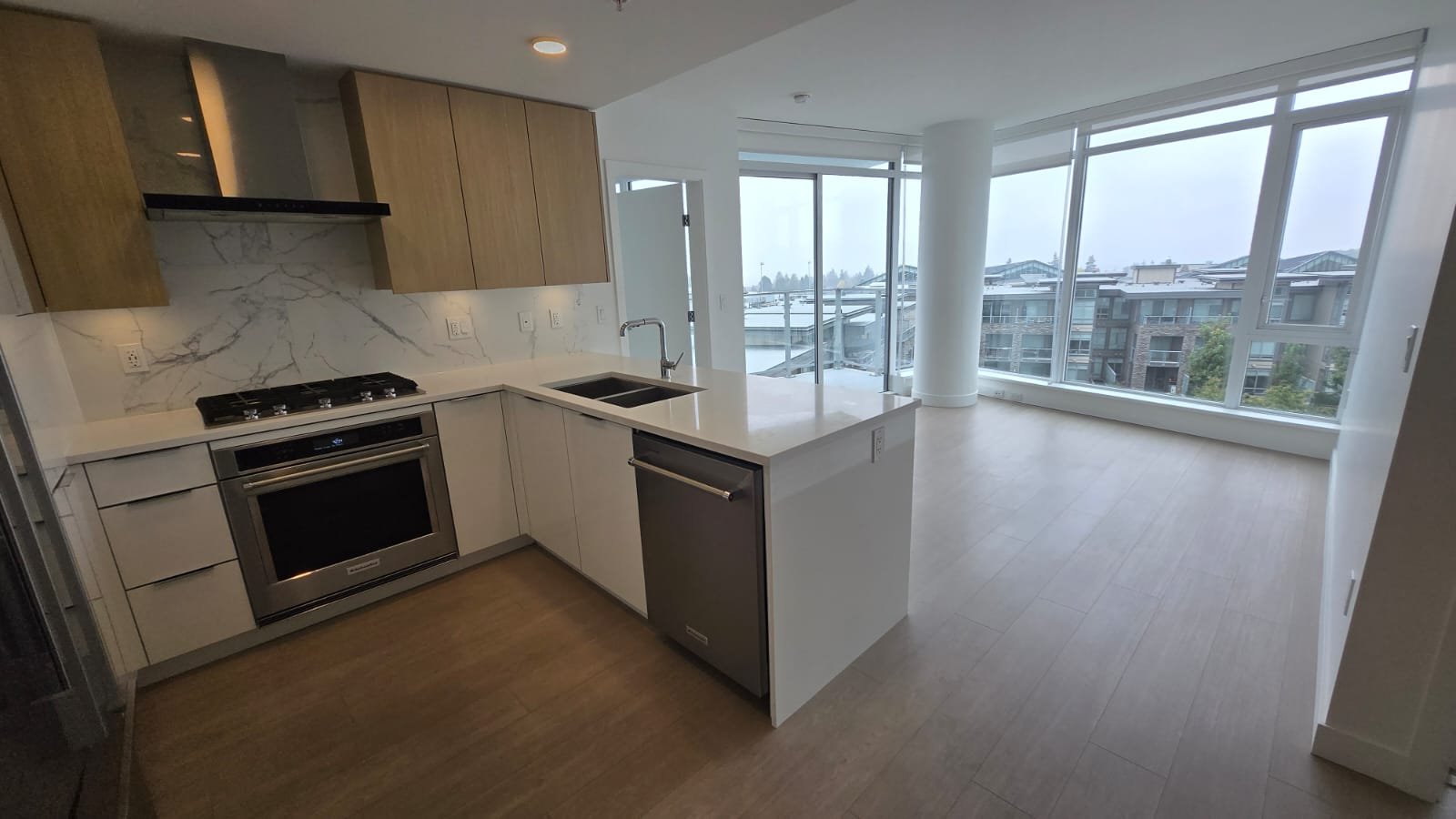 2 Bedroom Apartment for Rent - 7769 PARK CRESCENT, Burnaby, BC 2