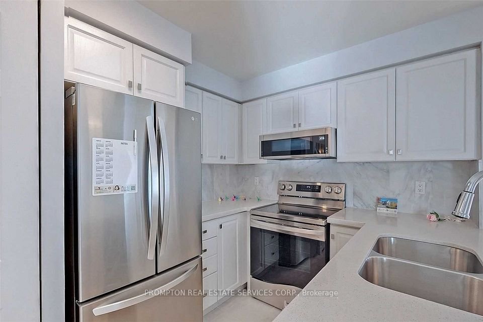 3 Bedroom Apartment for Rent - 7 Lorraine Dr, Toronto, ON 2