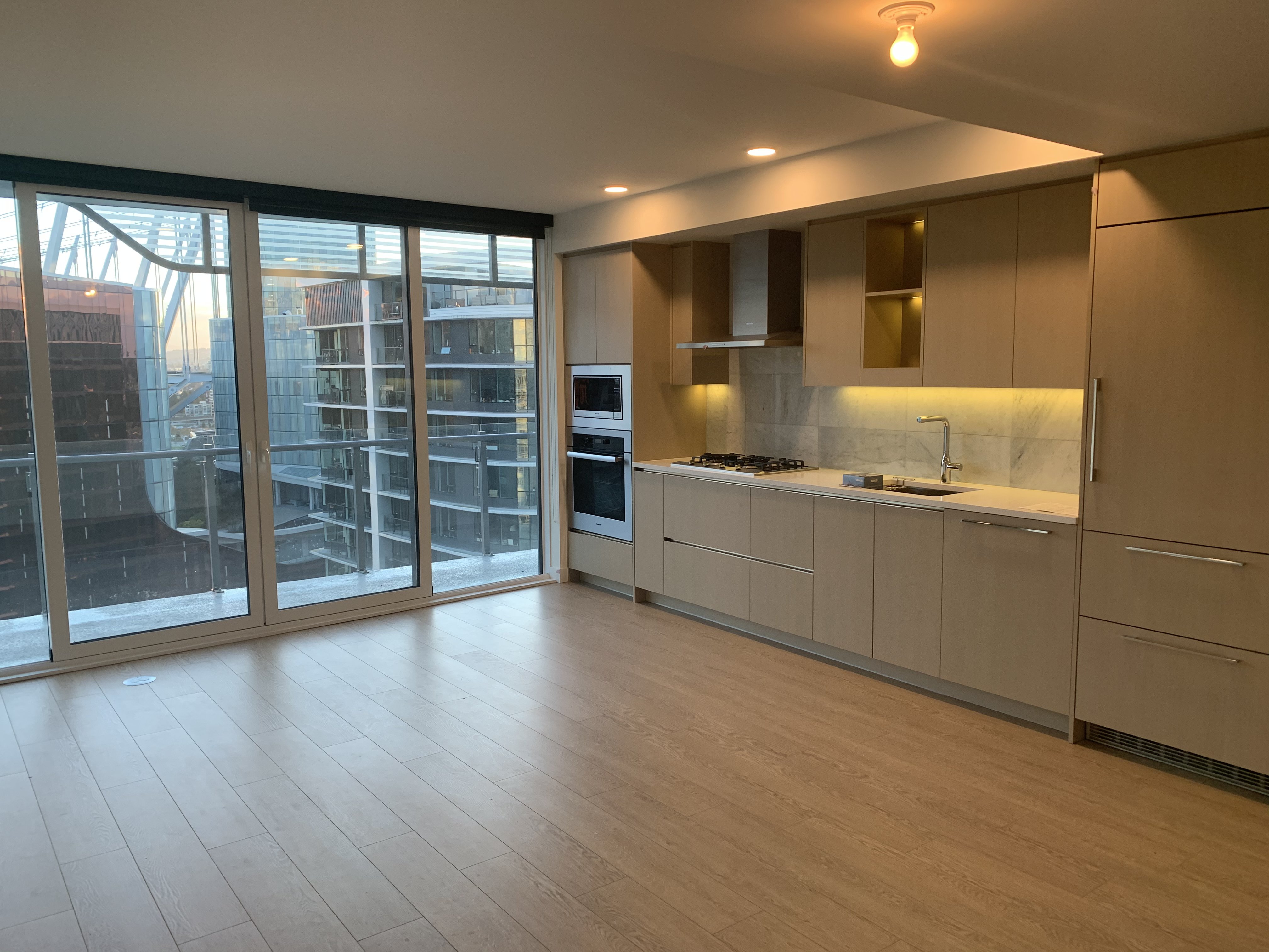 2 Bedroom Apartment for Rent - 89 Nelson St, Vancouver, BC 2