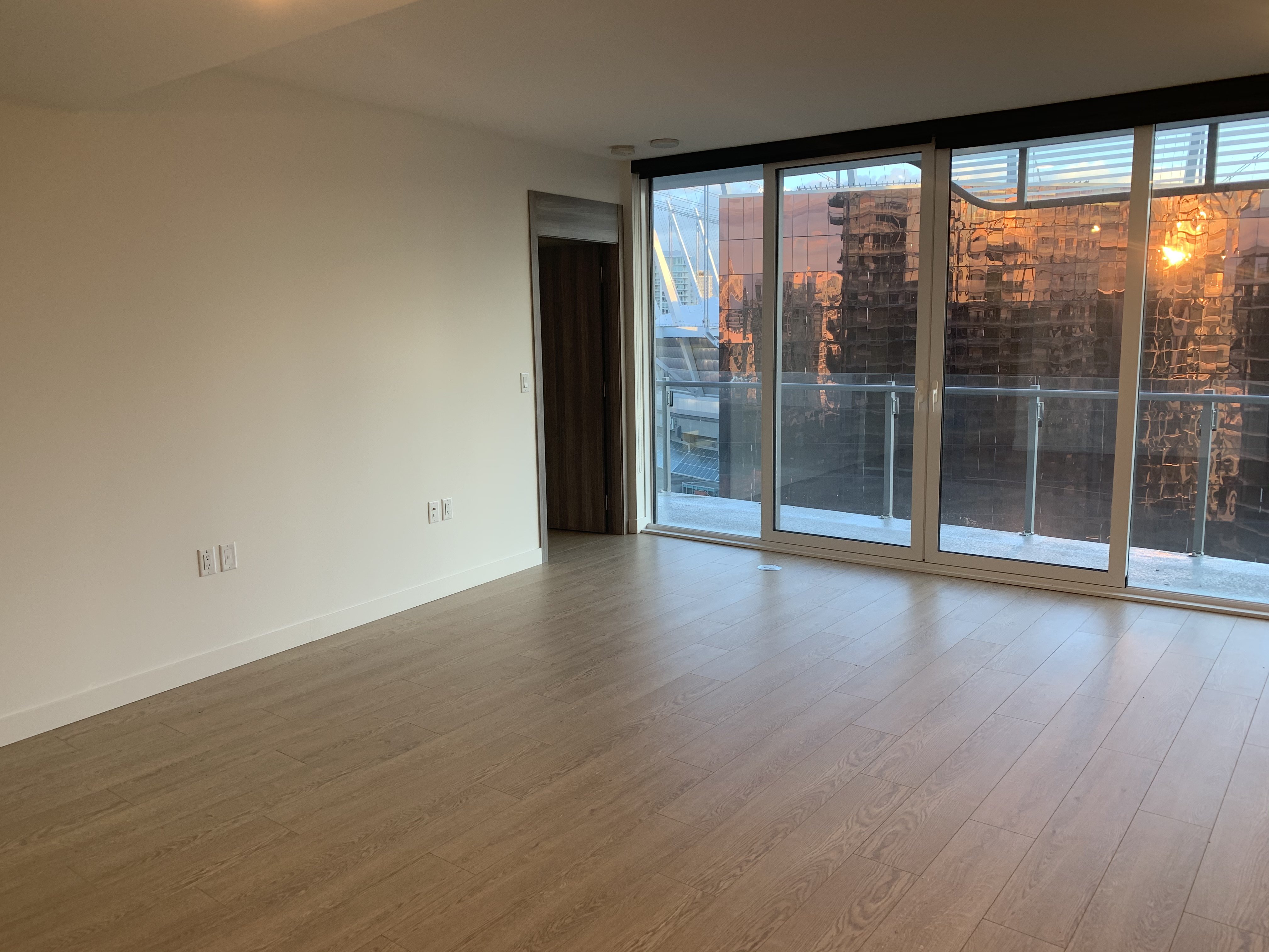 2 Bedroom Apartment for Rent - 89 Nelson St, Vancouver, BC 3