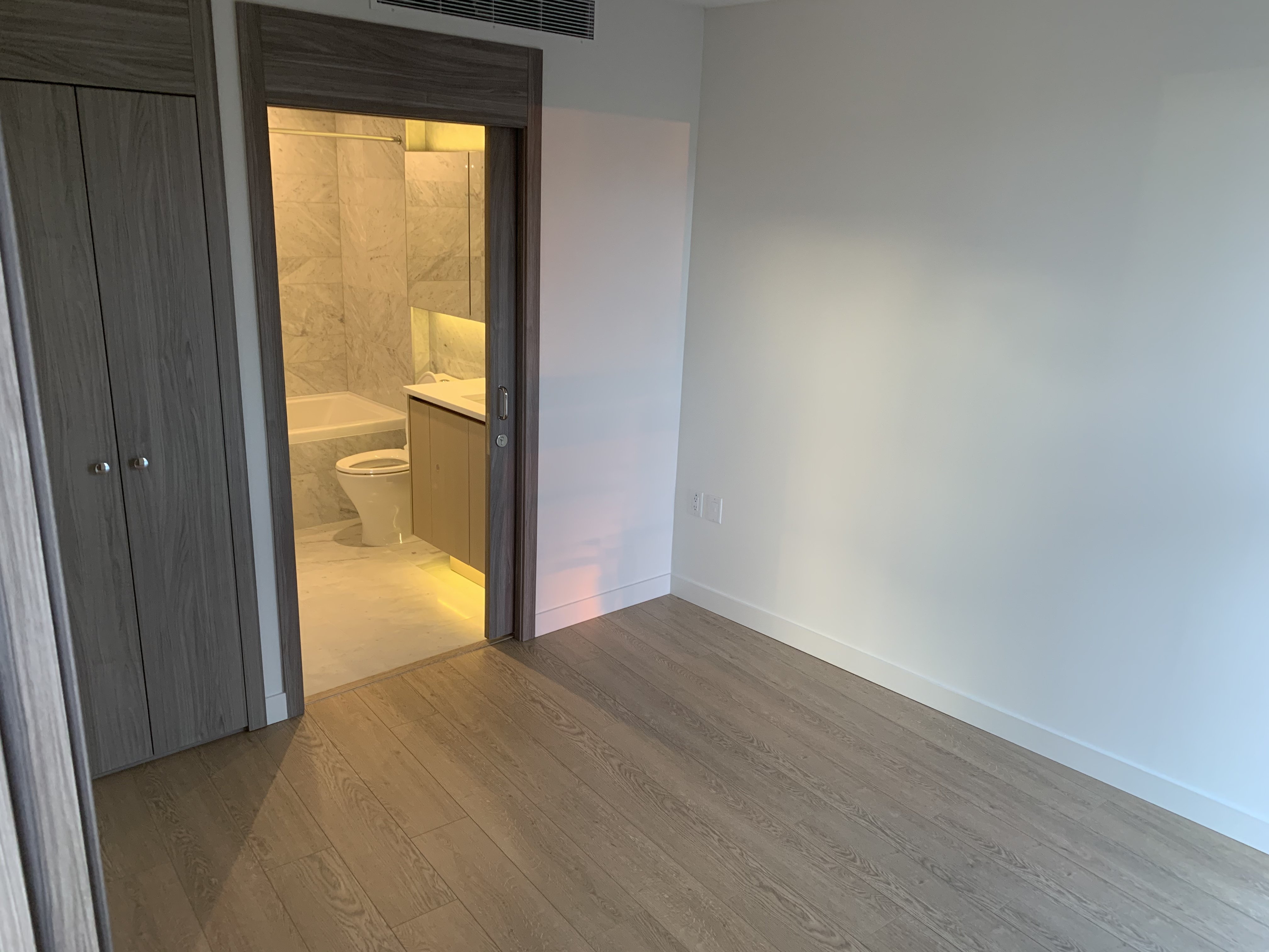 2 Bedroom Apartment for Rent - 89 Nelson St, Vancouver, BC 5