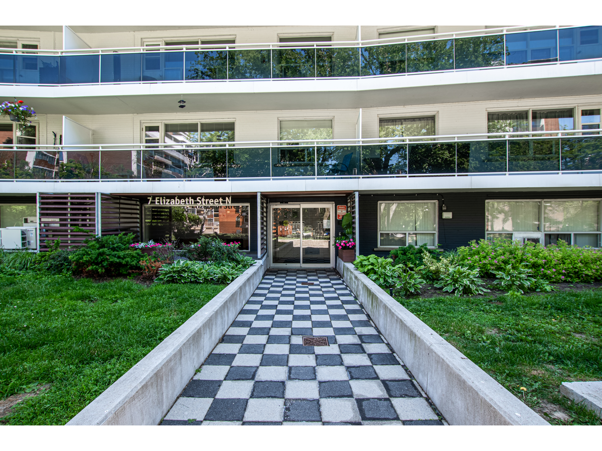 2 Bedroom Apartment for Rent - 7 Elizabeth Street North, Mississauga, ON