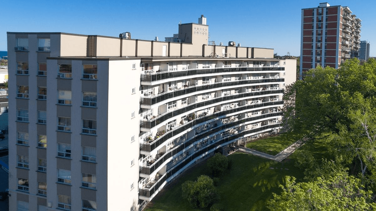 2 Bedroom Apartment for Rent - 7 Elizabeth Street North, Mississauga, ON 2