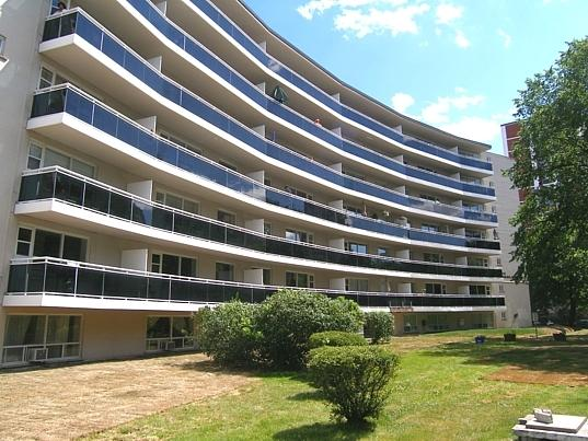 2 Bedroom Apartment for Rent - 7 Elizabeth Street North, Mississauga, ON 3