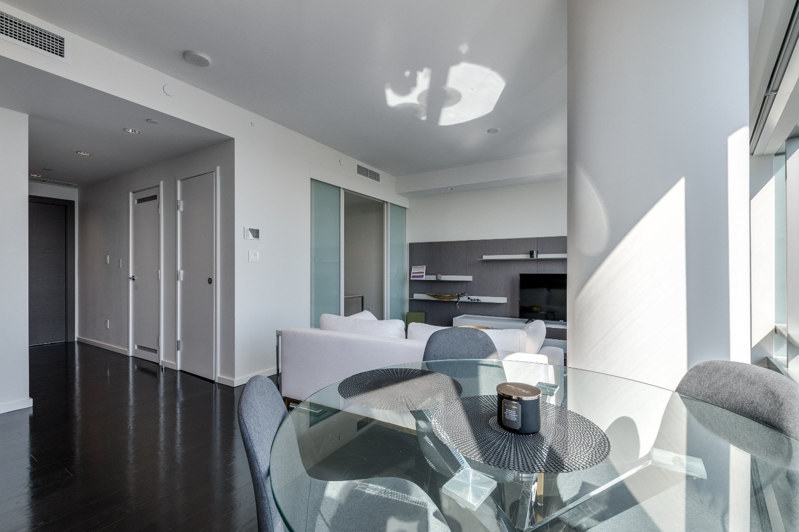 2 Bedroom Apartment for Rent - 1151 W Georgia St, Vancouver, BC 3