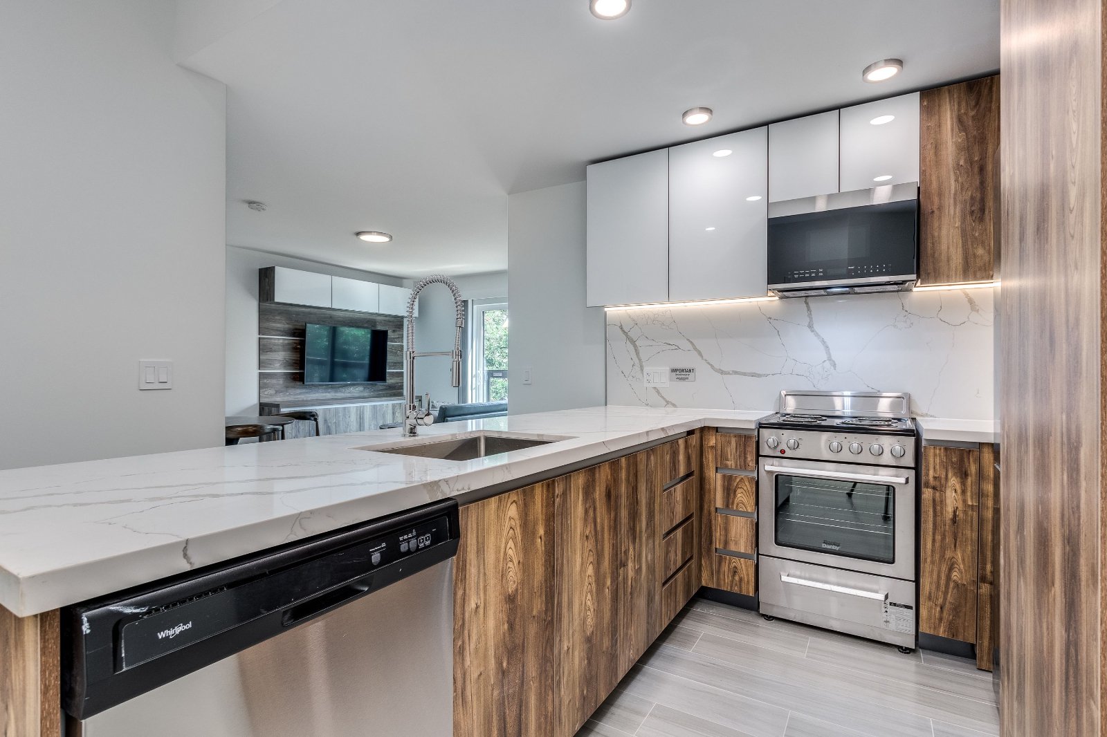 2 Bedroom Apartment for Rent - 1168 Pendrell St, Vancouver, BC 3