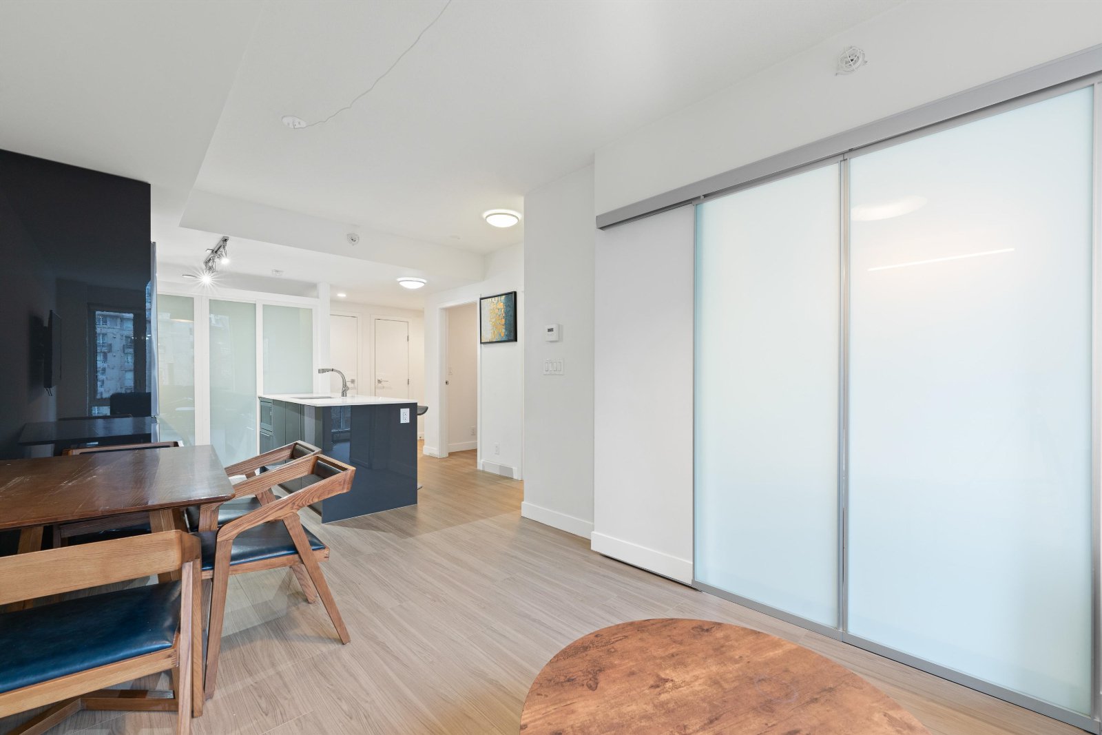 2 Bedroom Apartment for Rent - 1283 Howe St, Vancouver, BC 4