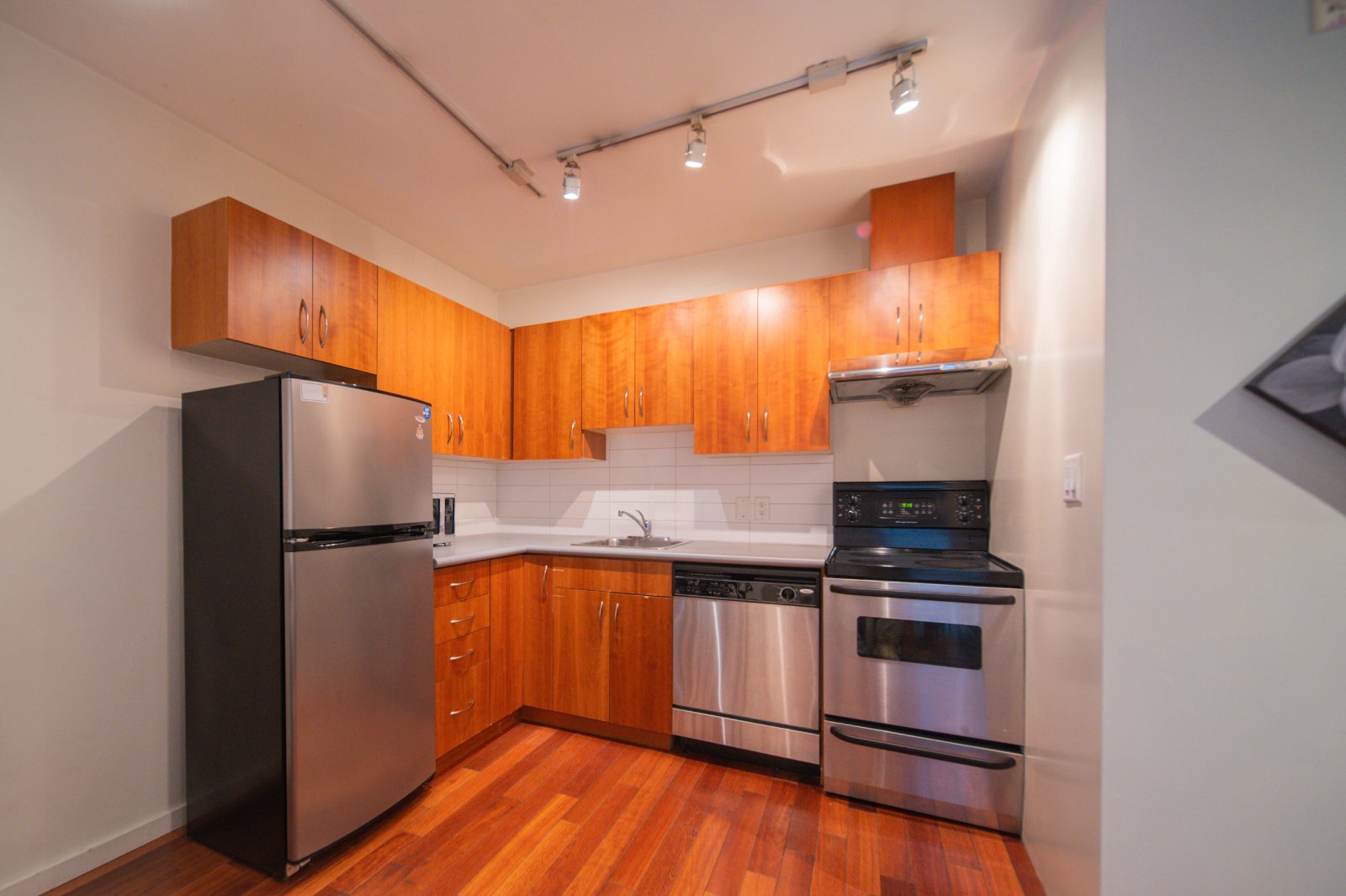 2 Bedroom Apartment for Rent - 440 Richards St, Vancouver, BC 4