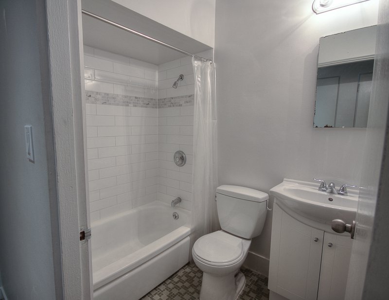 Studio Apartment for Rent - 1540 Haro St, Vancouver, BC 2