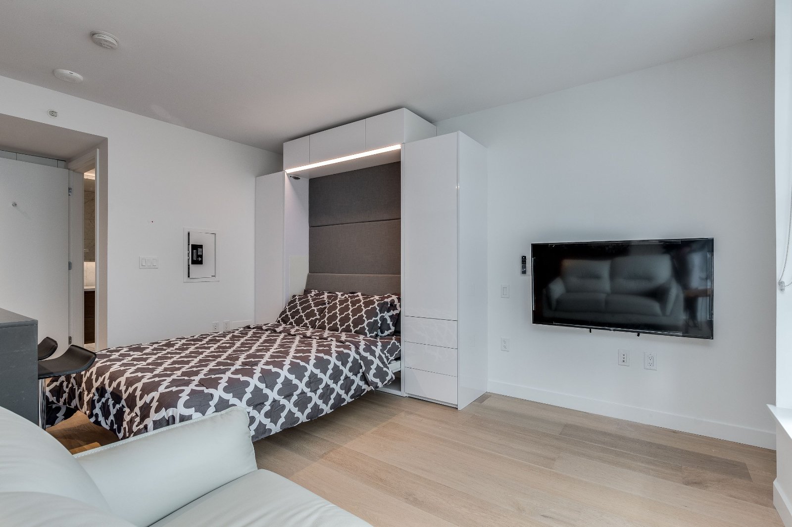 Studio Apartment for Rent - 1289 Hornby St, Vancouver, BC 5