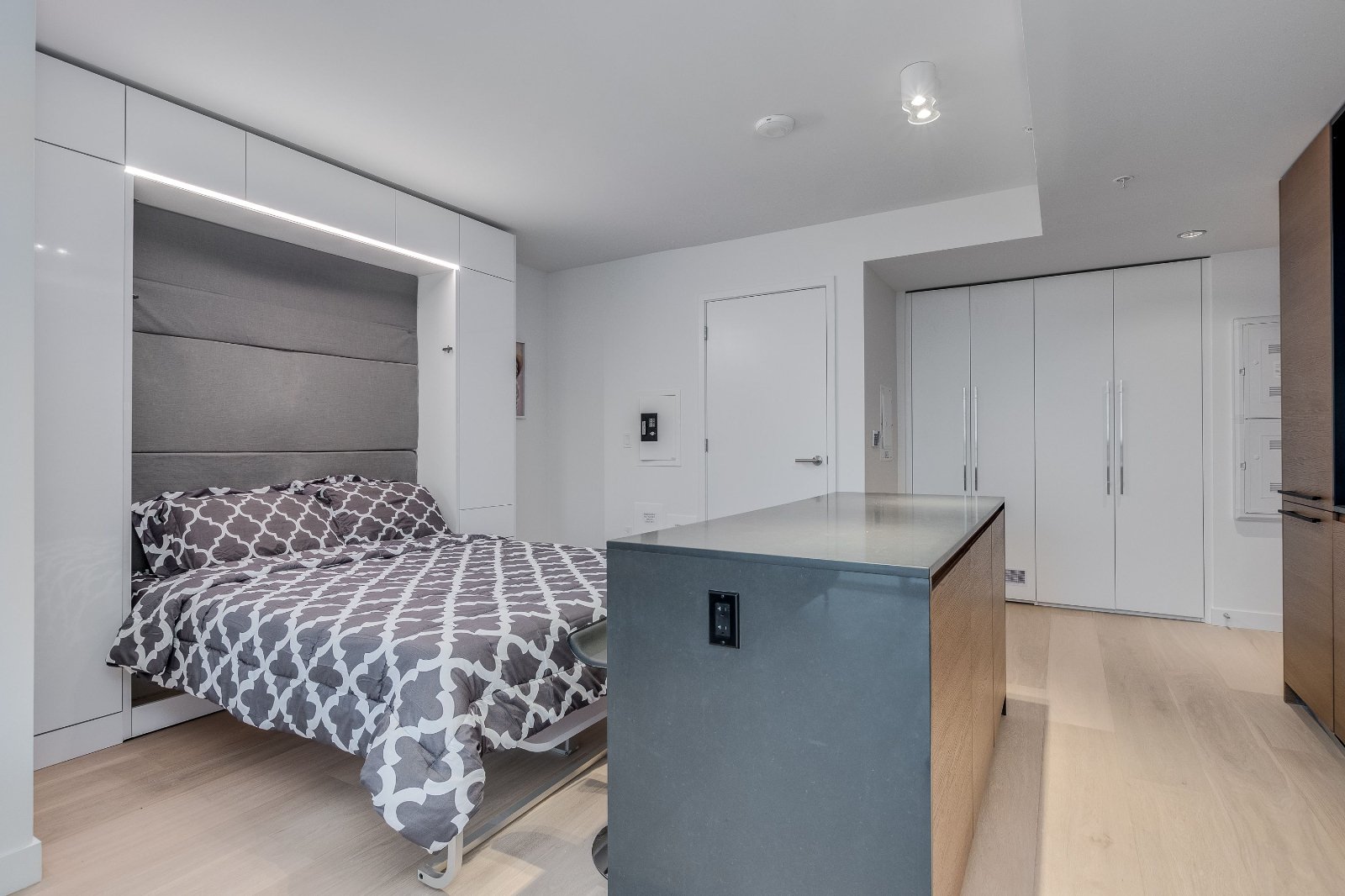 Studio Apartment for Rent - 1289 Hornby St, Vancouver, BC 3