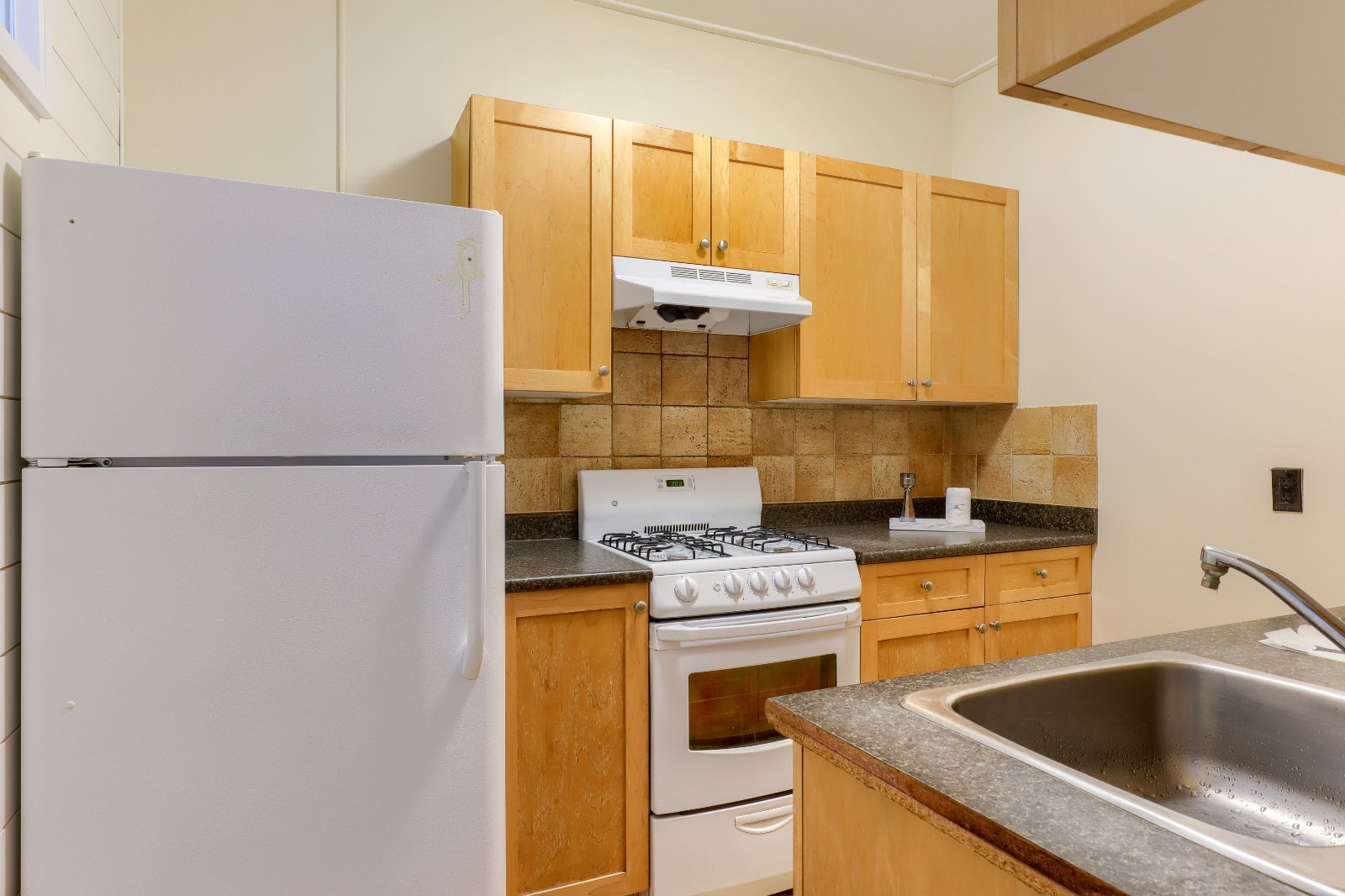 3 Bedroom Apartment for Rent - 935 Jervis St, Vancouver, BC 5