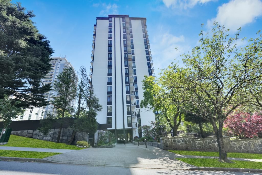 Studio Apartment for Rent - 1320 Bute St, Vancouver, BC 3