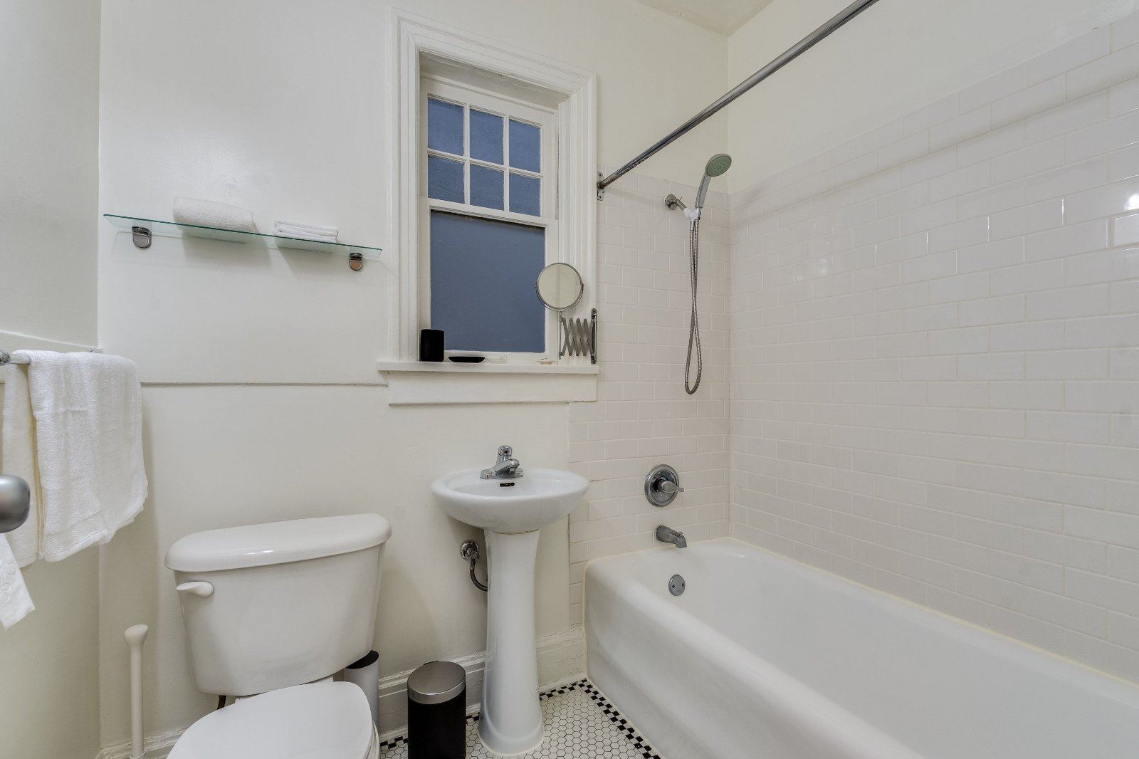 2 Bedroom Apartment for Rent - 935 Jervis St, Vancouver, BC 3