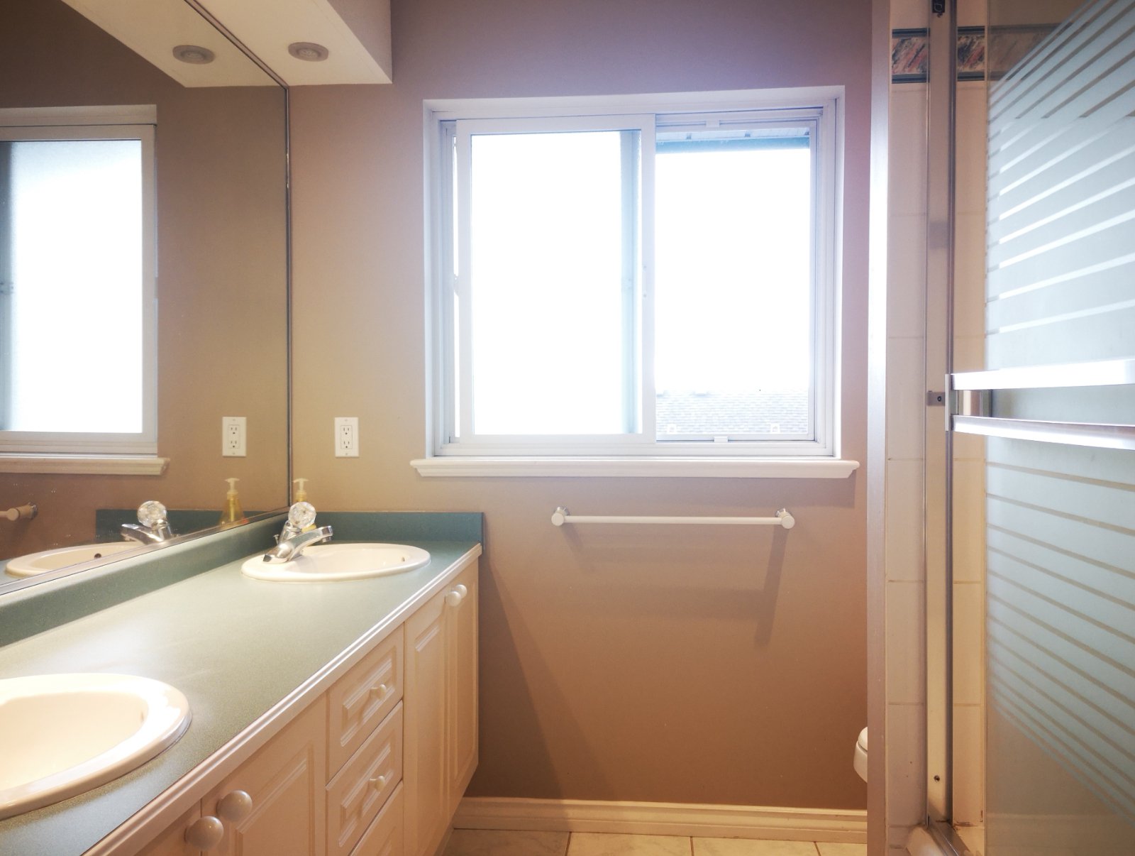 Room in House for Rent - 81 Ave, Surrey, BC 4