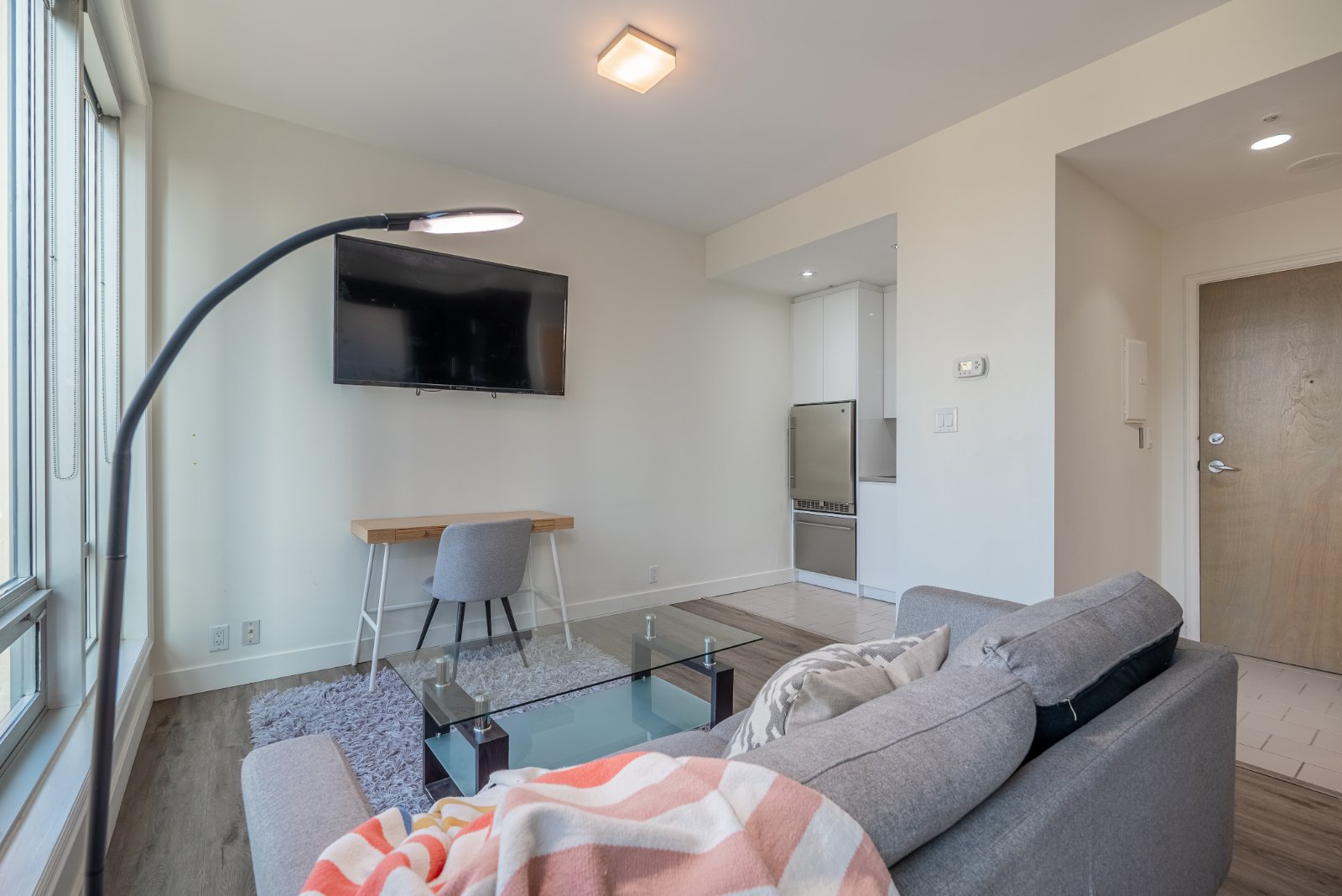 Studio Apartment for Rent - 989 Nelson St, Vancouver, BC 4
