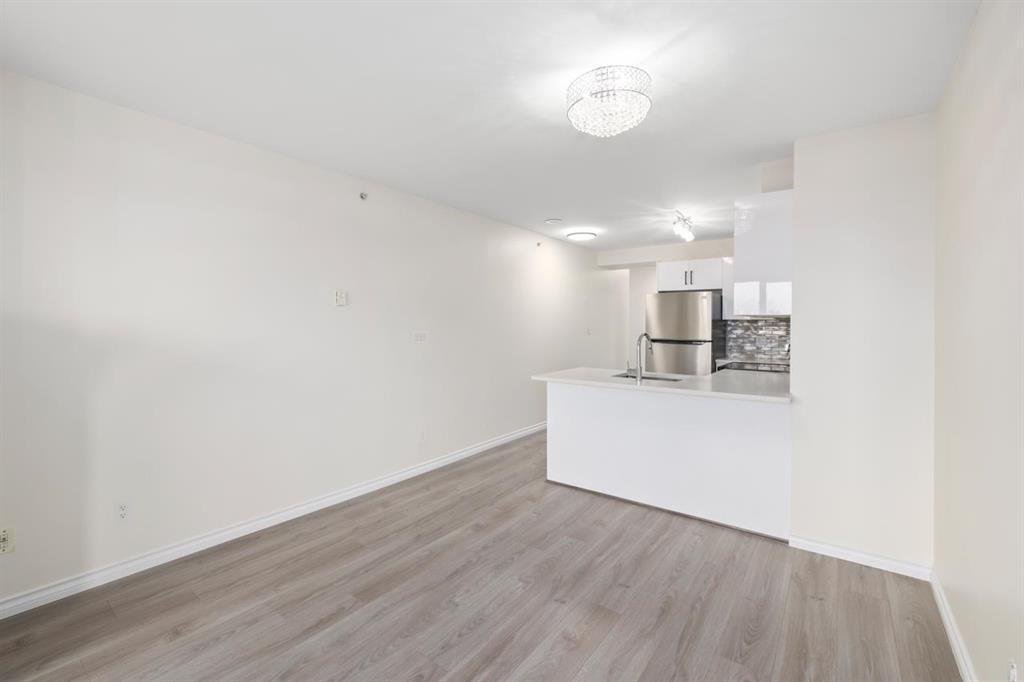 3 Bedroom Apartment for Rent - 6611 Cooney Rd, Richmond, BC 2