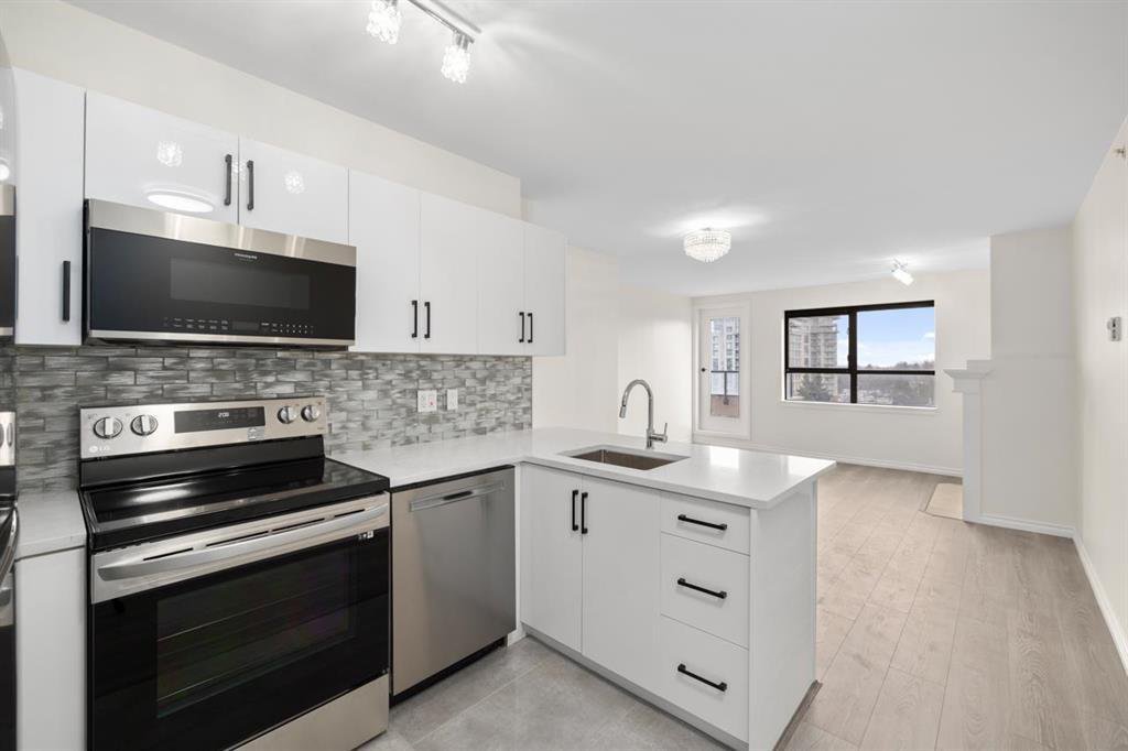 3 Bedroom Apartment for Rent - 6611 Cooney Rd, Richmond, BC 3