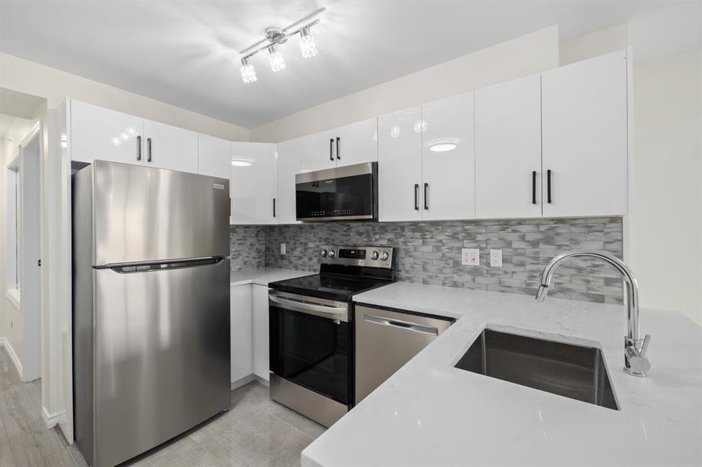 3 Bedroom Apartment for Rent - 6611 Cooney Rd, Richmond, BC 4