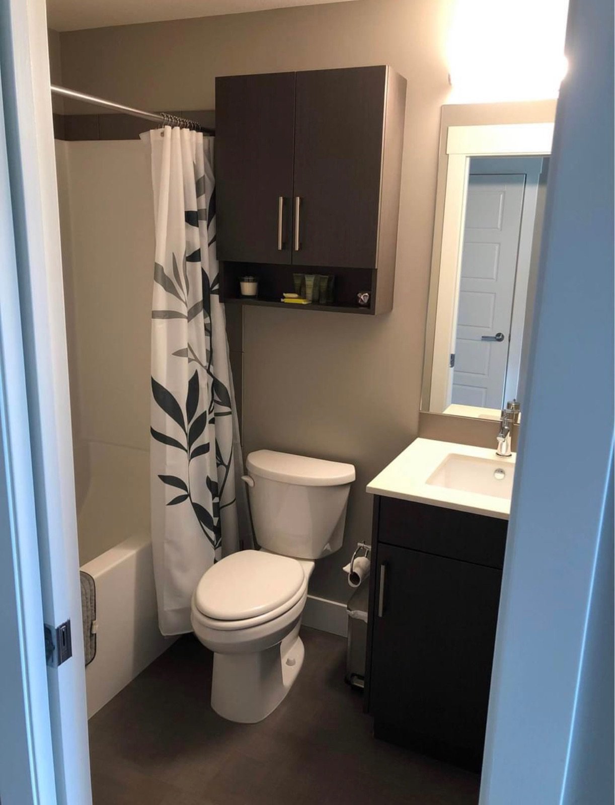 Studio Apartment for Rent - 925 Leon Avenue, Kelowna, BC 4