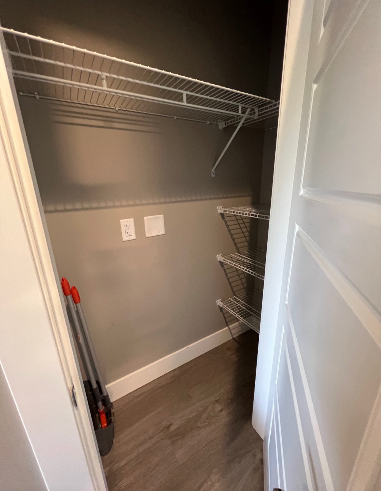 Studio Apartment for Rent - 925 Leon Avenue, Kelowna, BC 5