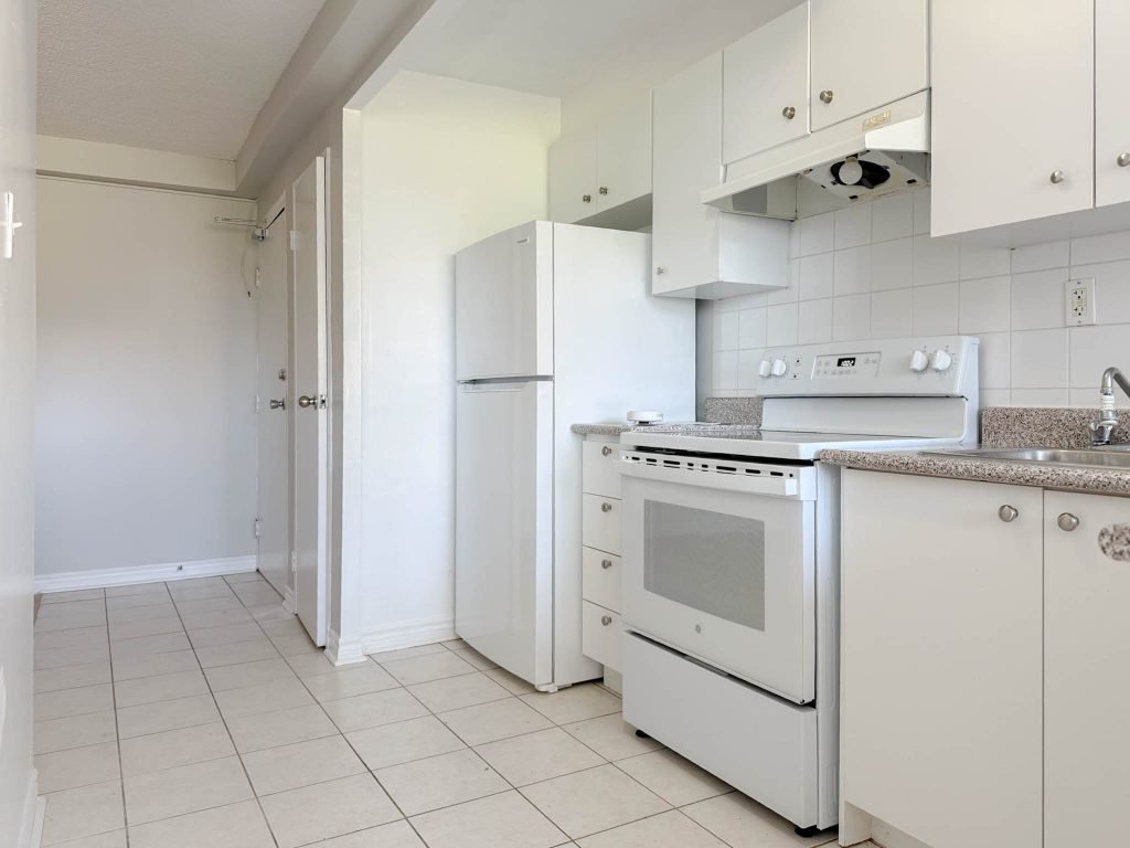 3 Bedroom Apartment for Rent - 525 St Lawrence St, Oshawa, ON 3