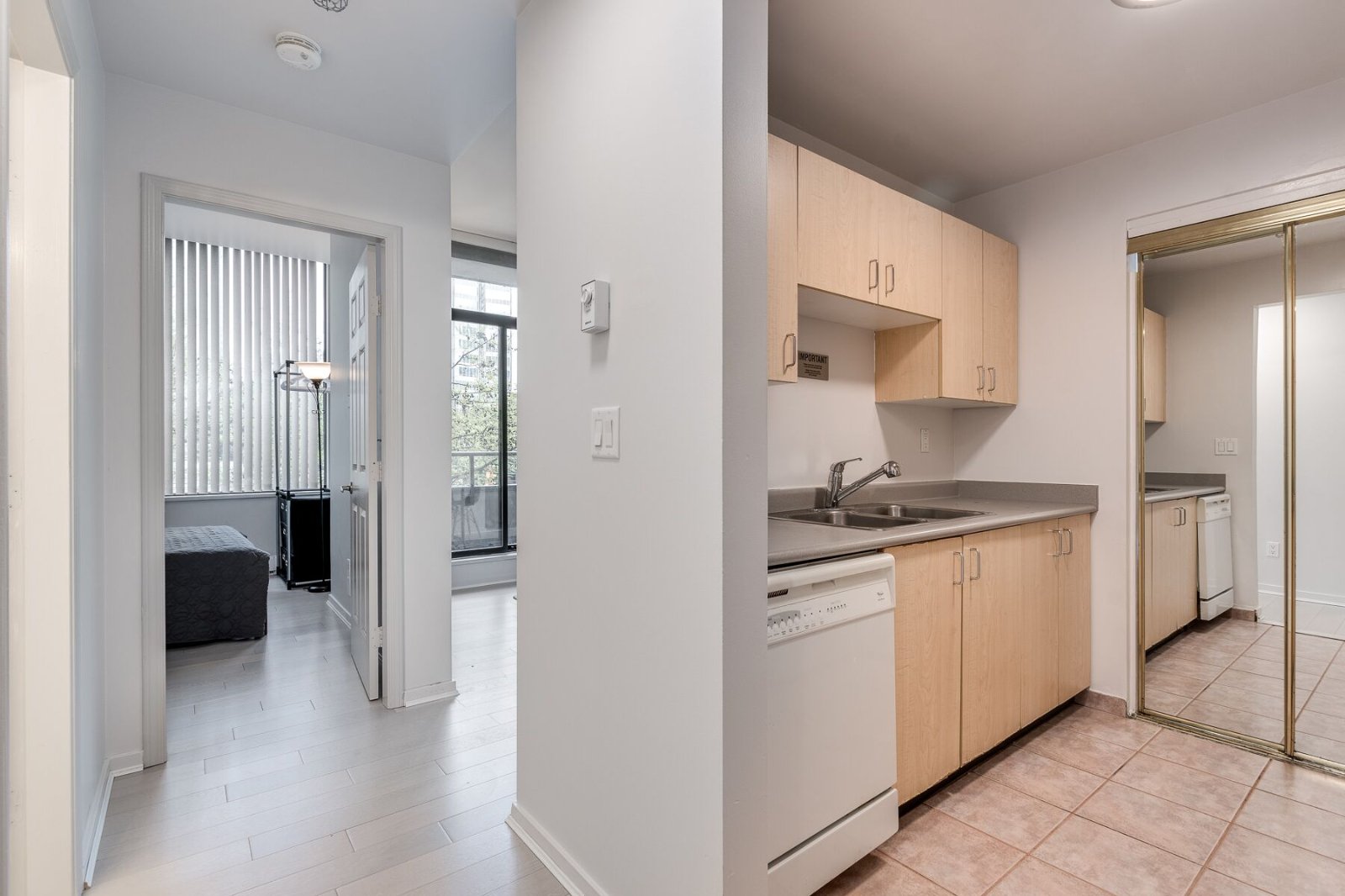 2 Bedroom Apartment for Rent - 1010 Howe Street, Vancouver, BC 4