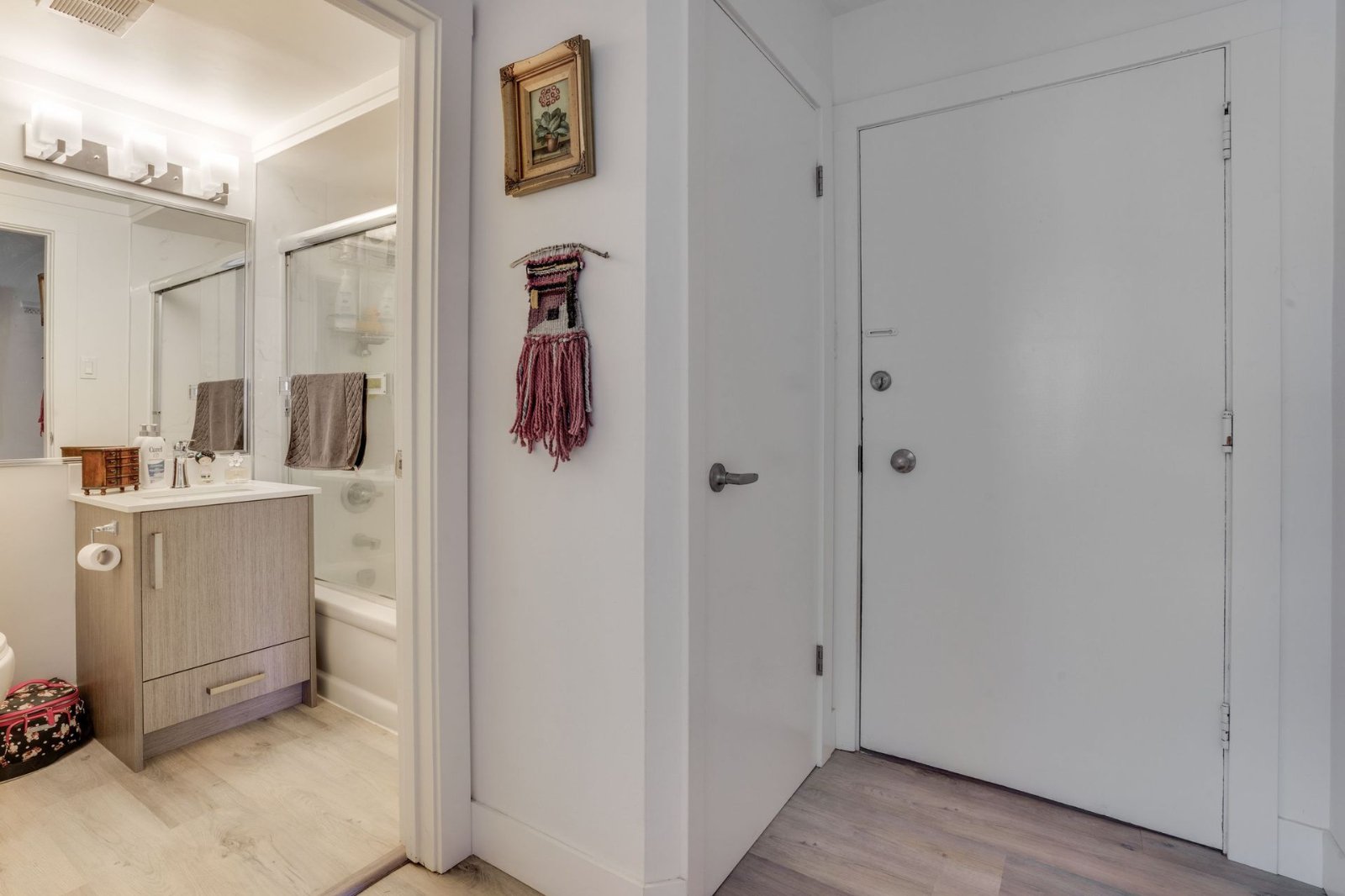 2 Bedroom Apartment for Rent - 1537 Burnaby St, Vancouver, BC 5