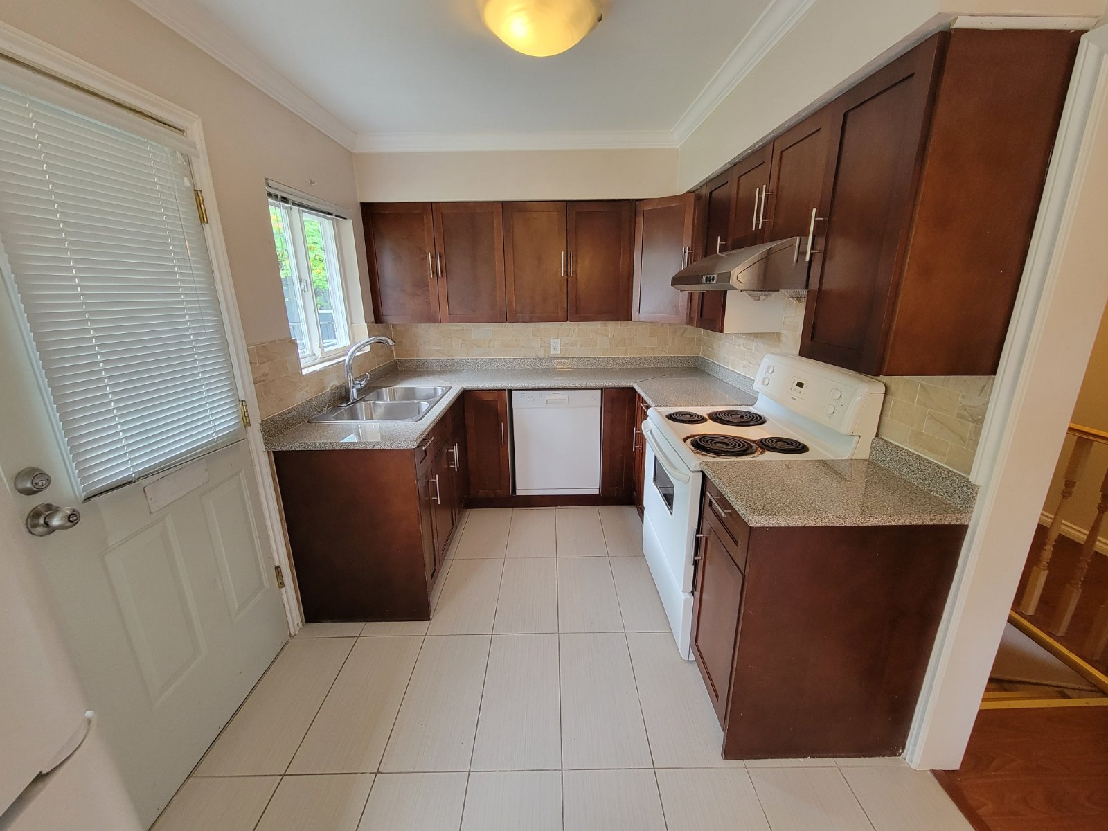 5 Bedroom House for Rent - 11th Ave, Burnaby, BC 3