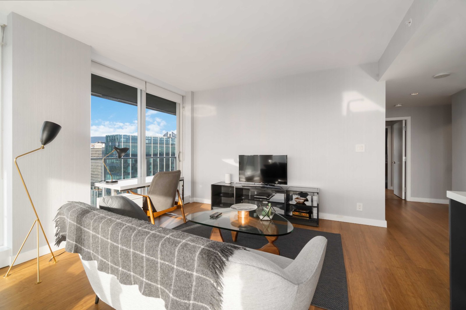 2 Bedroom Apartment for Rent - 777 Richards St, Vancouver, BC 2