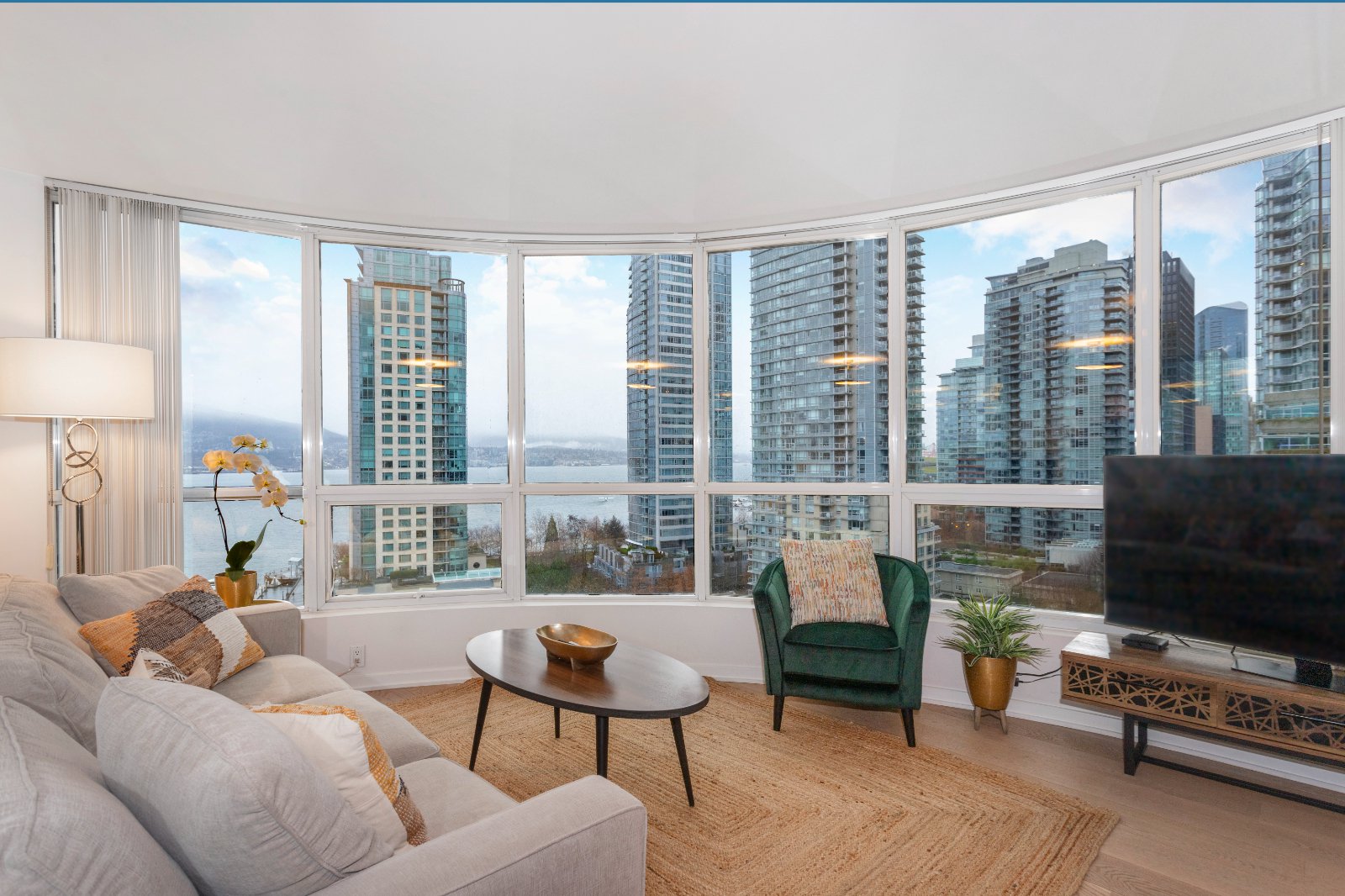 2 Bedroom Apartment for Rent - 555 Jervis St, Vancouver, BC 2