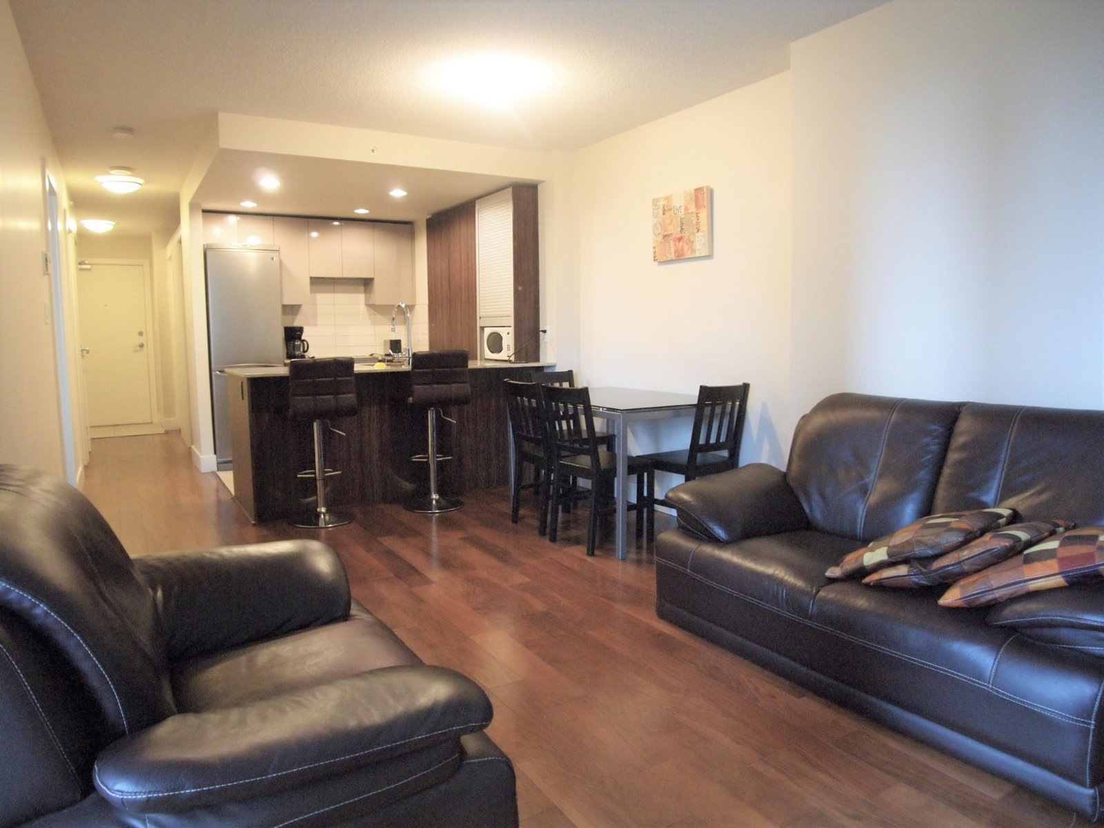 2 Bedroom Apartment for Rent - 1088 Richards St, Vancouver, BC 3