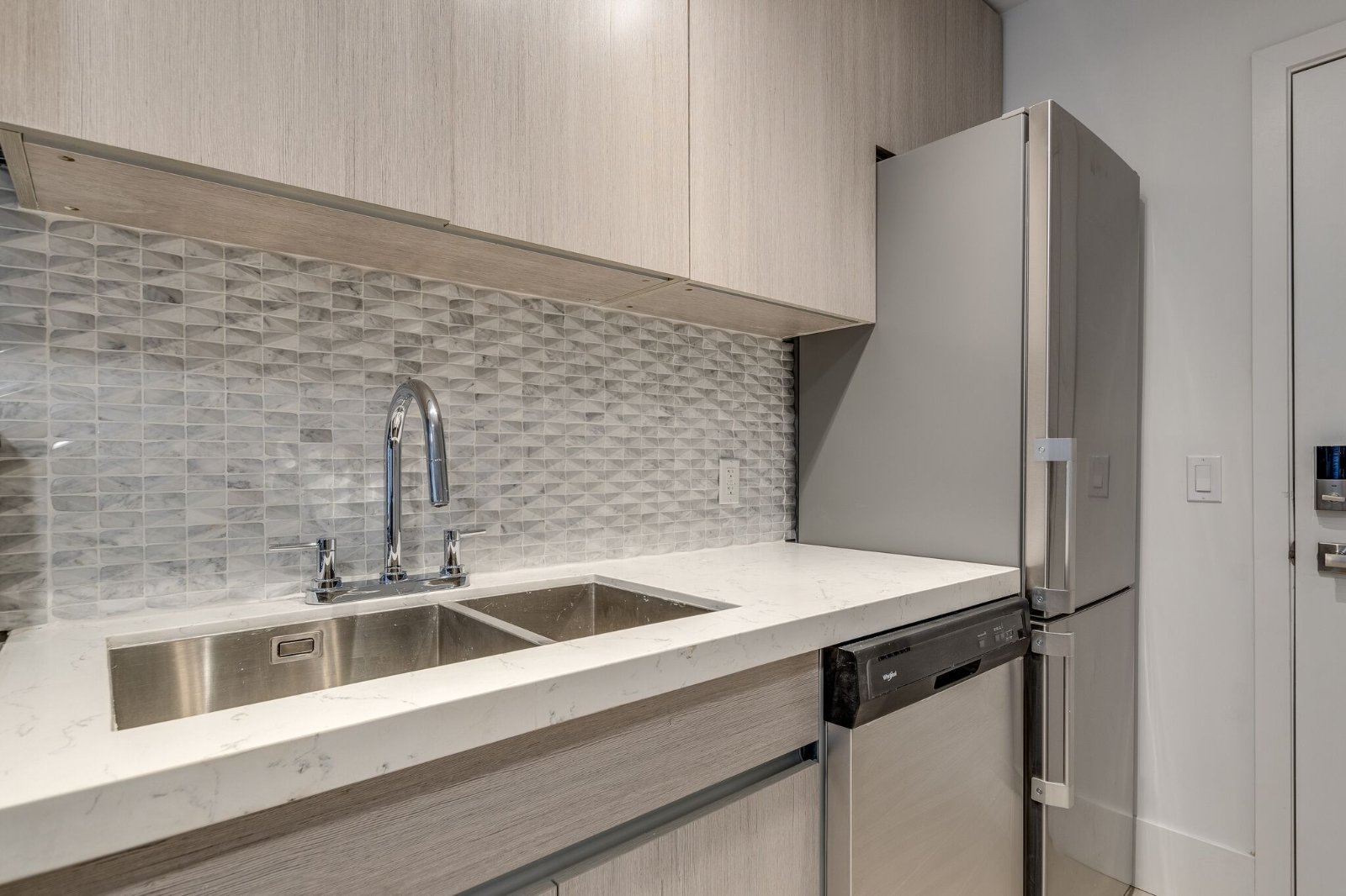 2 Bedroom Apartment for Rent - 1425 Haro St, Vancouver, BC 3