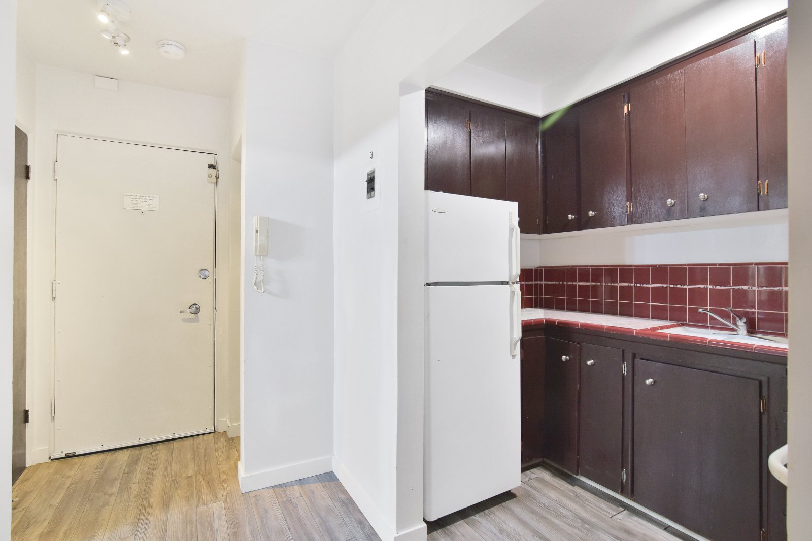 Studio Apartment for Rent - 1540 Haro St, Vancouver, BC 5