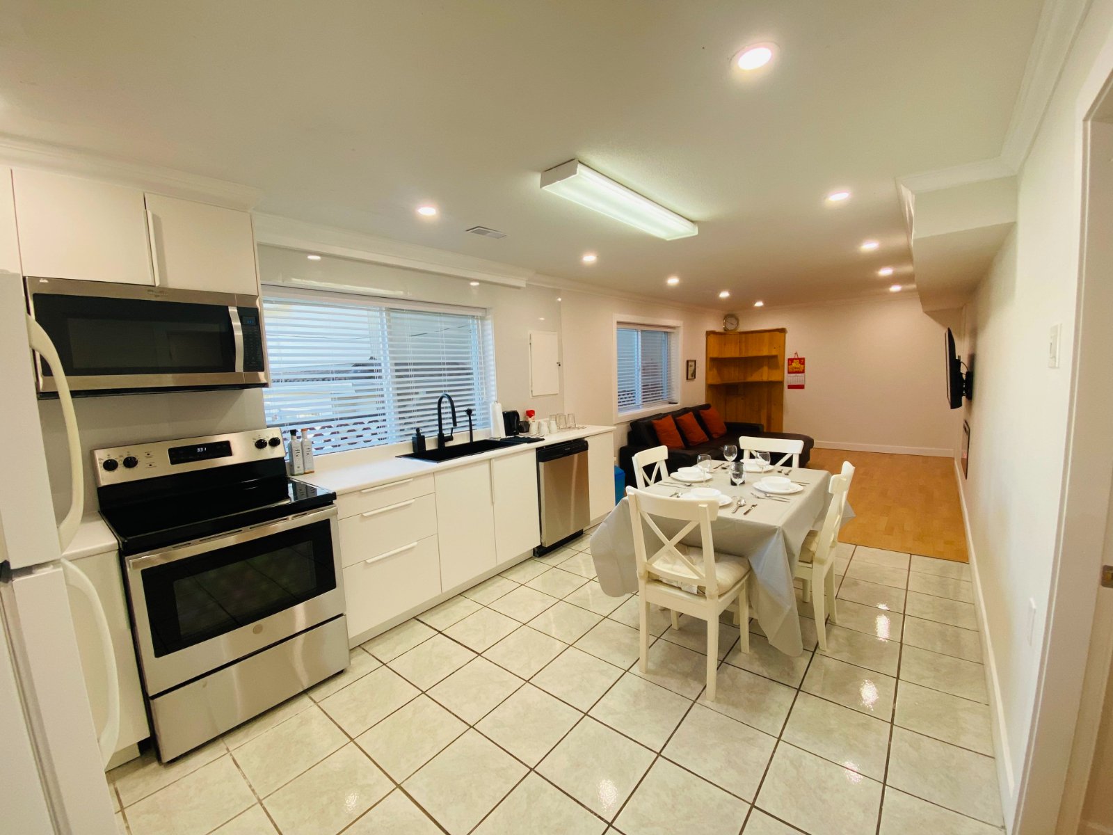 4 Bedroom Private Suite for Rent - Walker St, Vancouver, BC 2