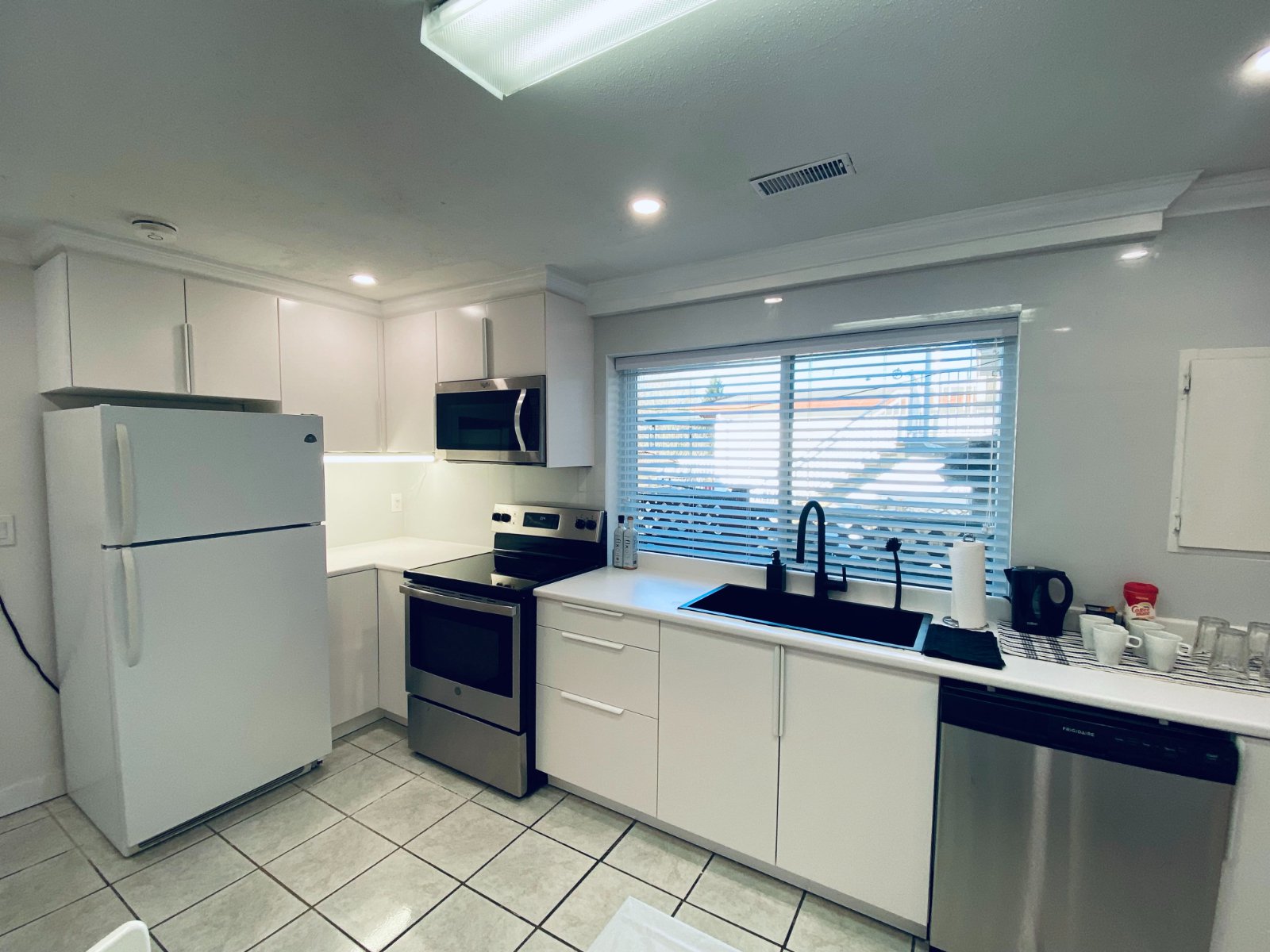 4 Bedroom Private Suite for Rent - Walker St, Vancouver, BC 3