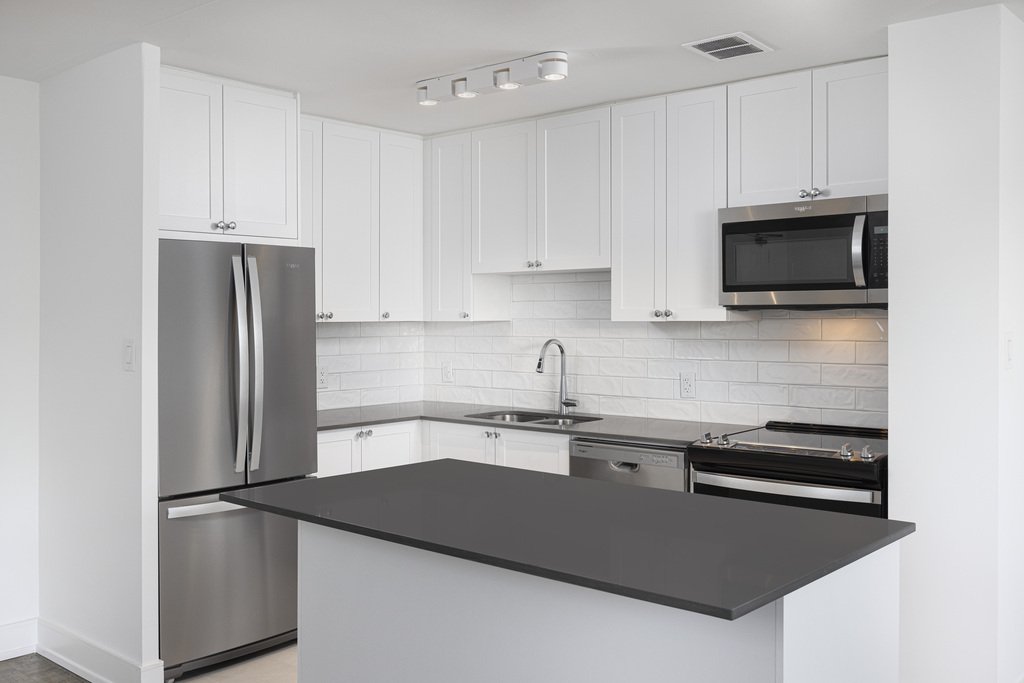 2 Bedroom Apartment for Rent - 95 Paisley Blvd W, Mississauga, ON 2
