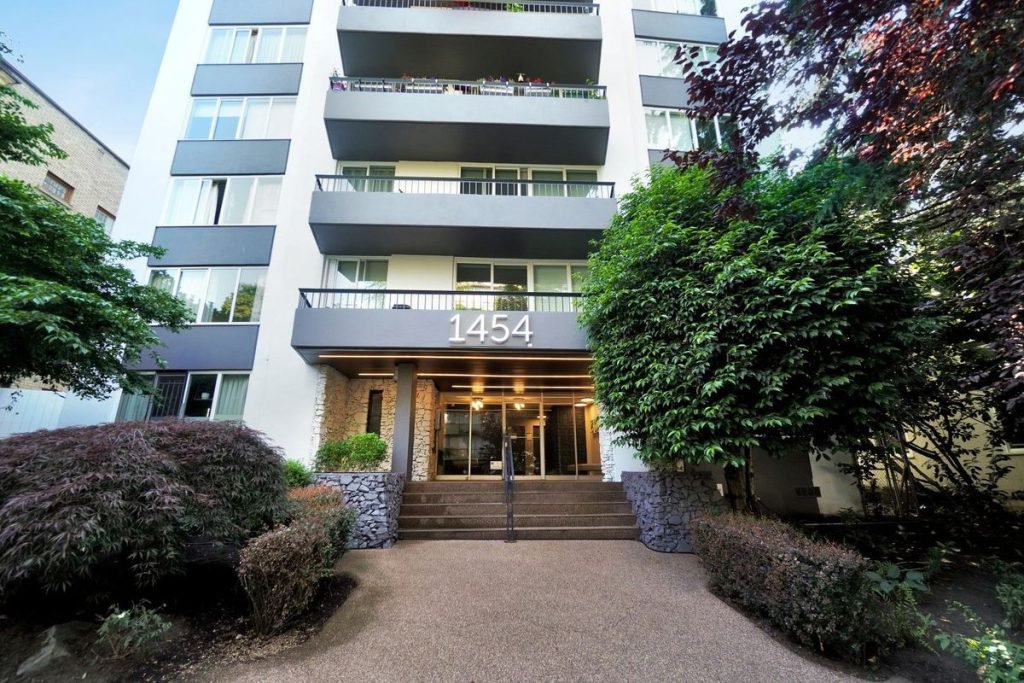 Studio Apartment for Rent - 1454 Pendrell St, Vancouver, BC 4