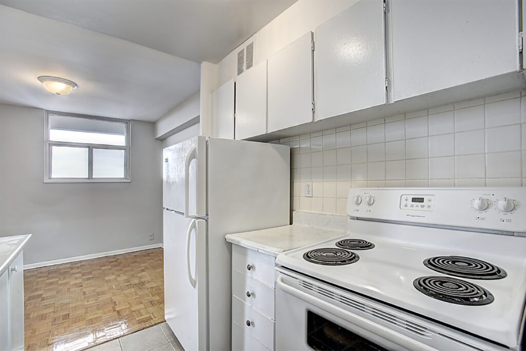 Studio Apartment for Rent - 182 Church St E, Brampton, ON 2