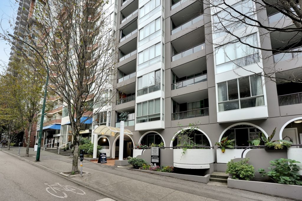 Studio Apartment for Rent - 1360 Hornby Street, Vancouver, BC 4