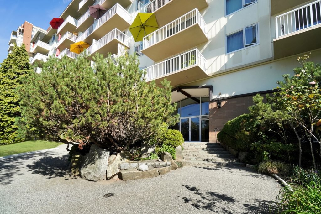 2 Bedroom Apartment for Rent - 130 Keith Road, West, North Vancouver, BC
