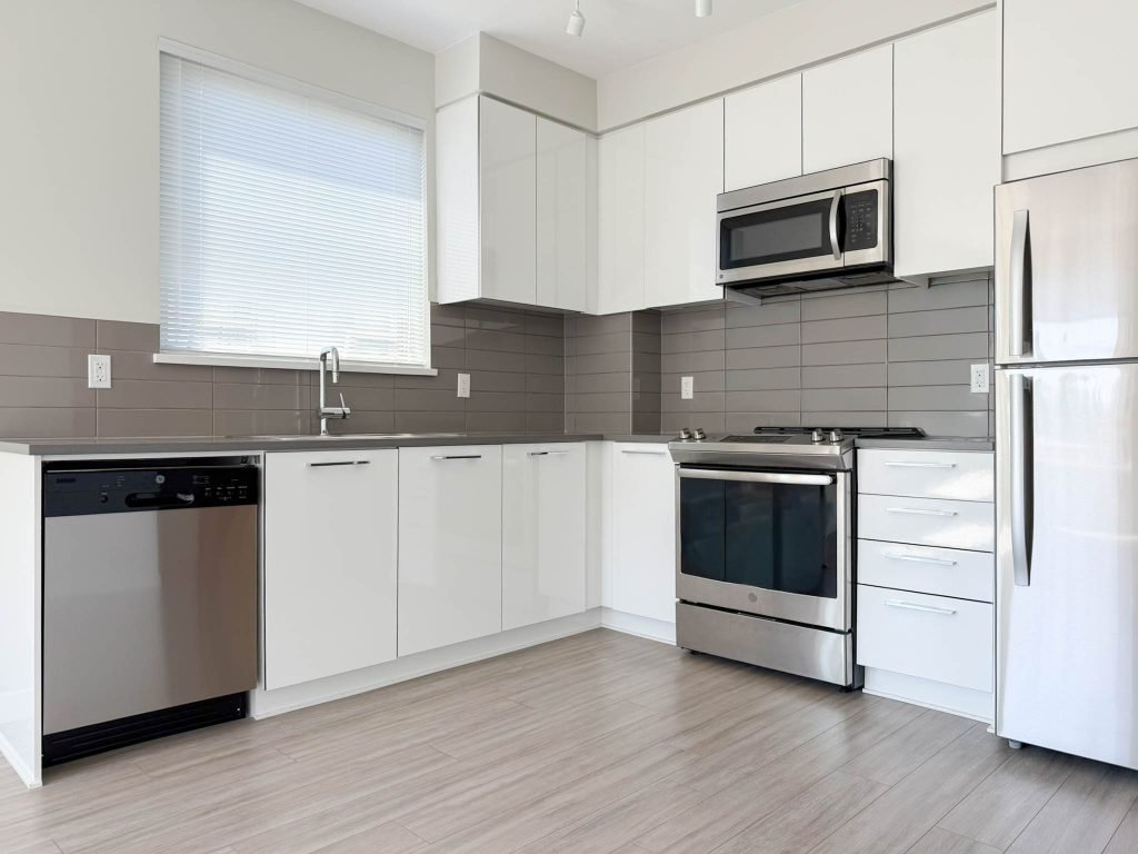 3 Bedroom Apartment for Rent - 2670 Library Ln, North Vancouver, BC 3