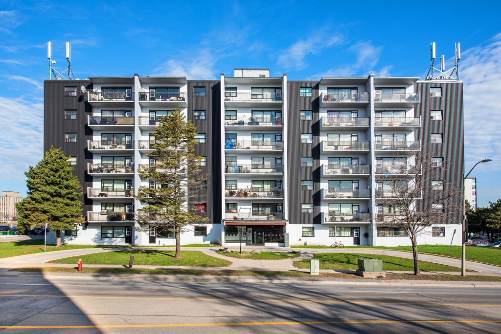 3 Bedroom Apartment for Rent - 1475 Bloor St, Mississauga, ON 2
