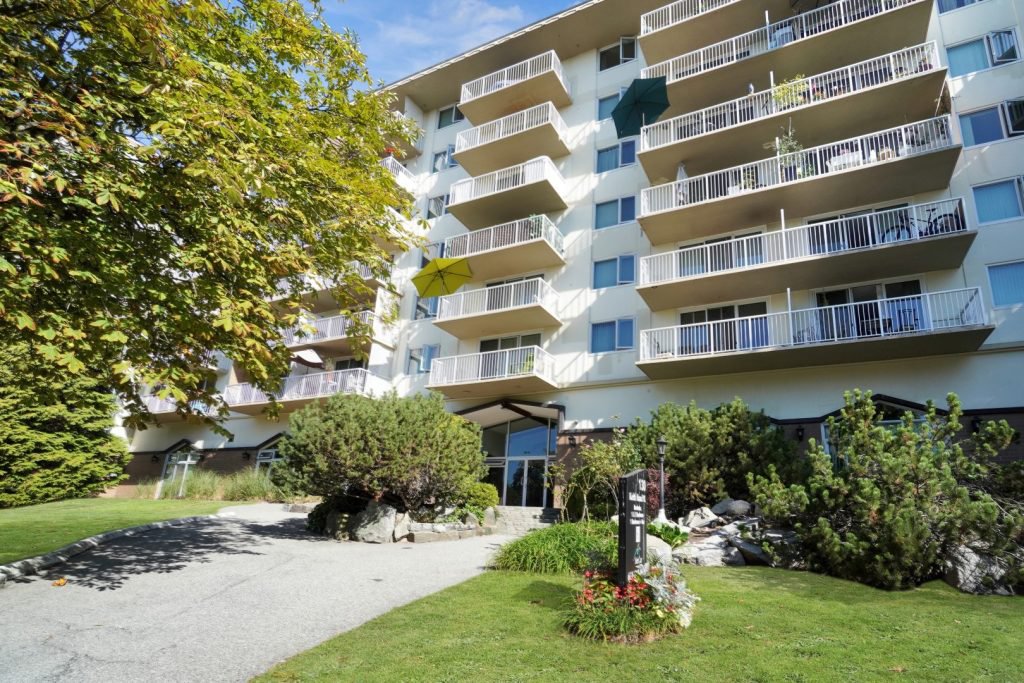 Studio Apartment for Rent - 130 Keith Road, West, North Vancouver, BC 3