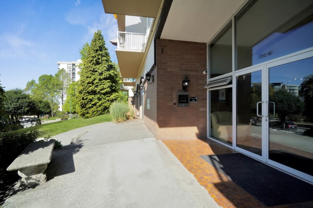 Studio Apartment for Rent - 130 Keith Road, West, North Vancouver, BC 4