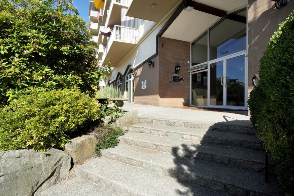 Studio Apartment for Rent - 130 Keith Road, West, North Vancouver, BC 5